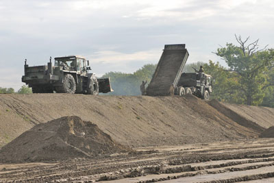 Der Fahrdamm ist als Zuwegung zur Brückenstelle einsatzbereit!
